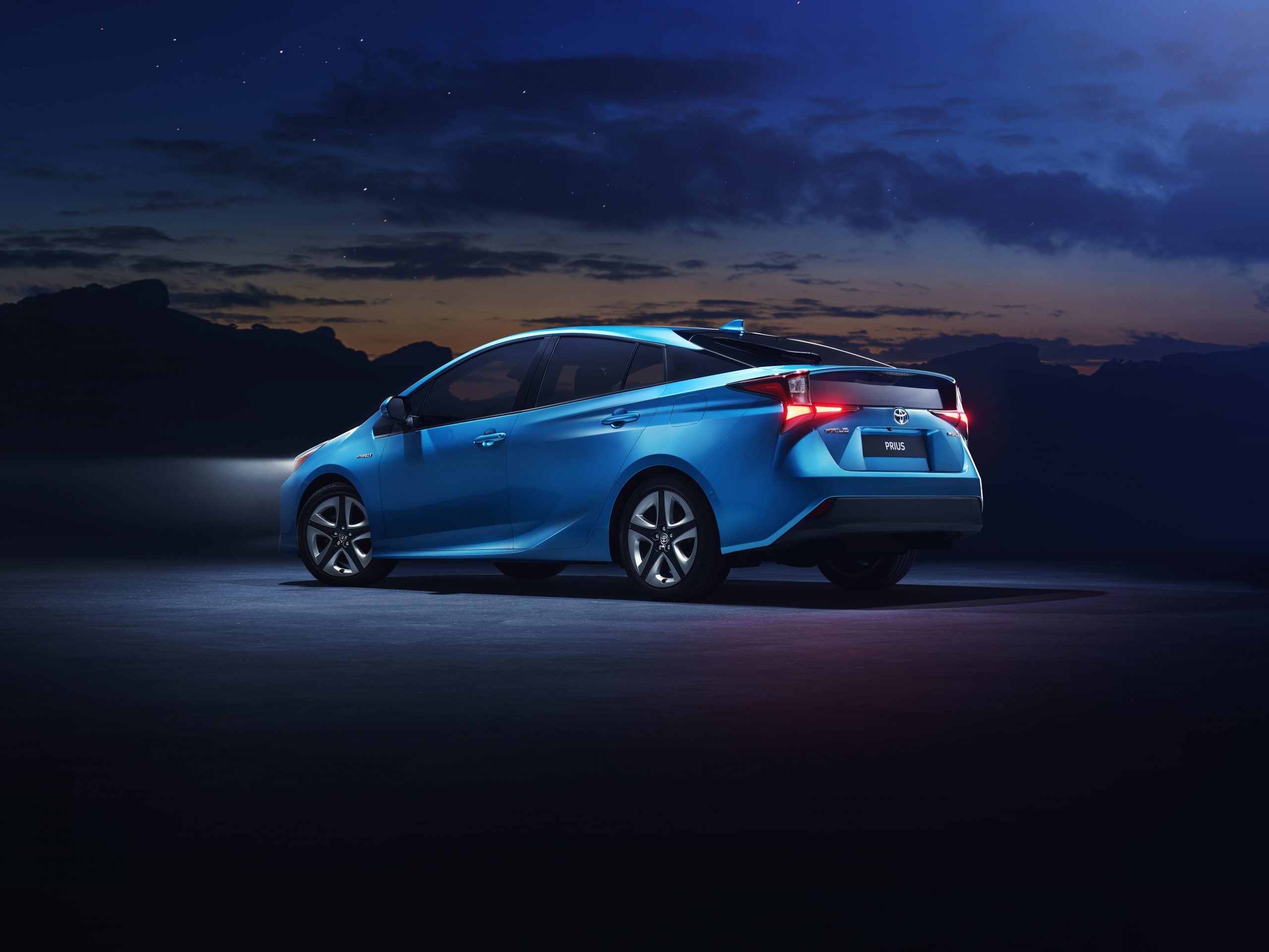 2019-Toyota-Prius-2-scaled