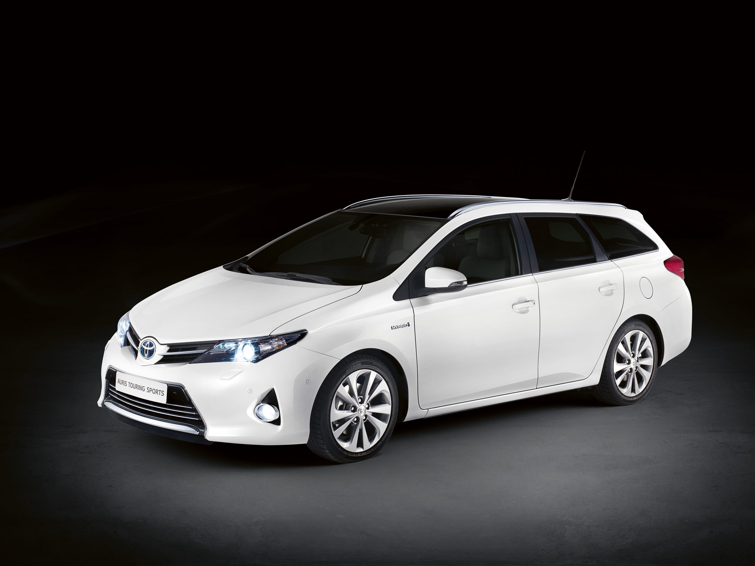 NEW_AURIS_TOURING_SPORTS_01_20123-scaled