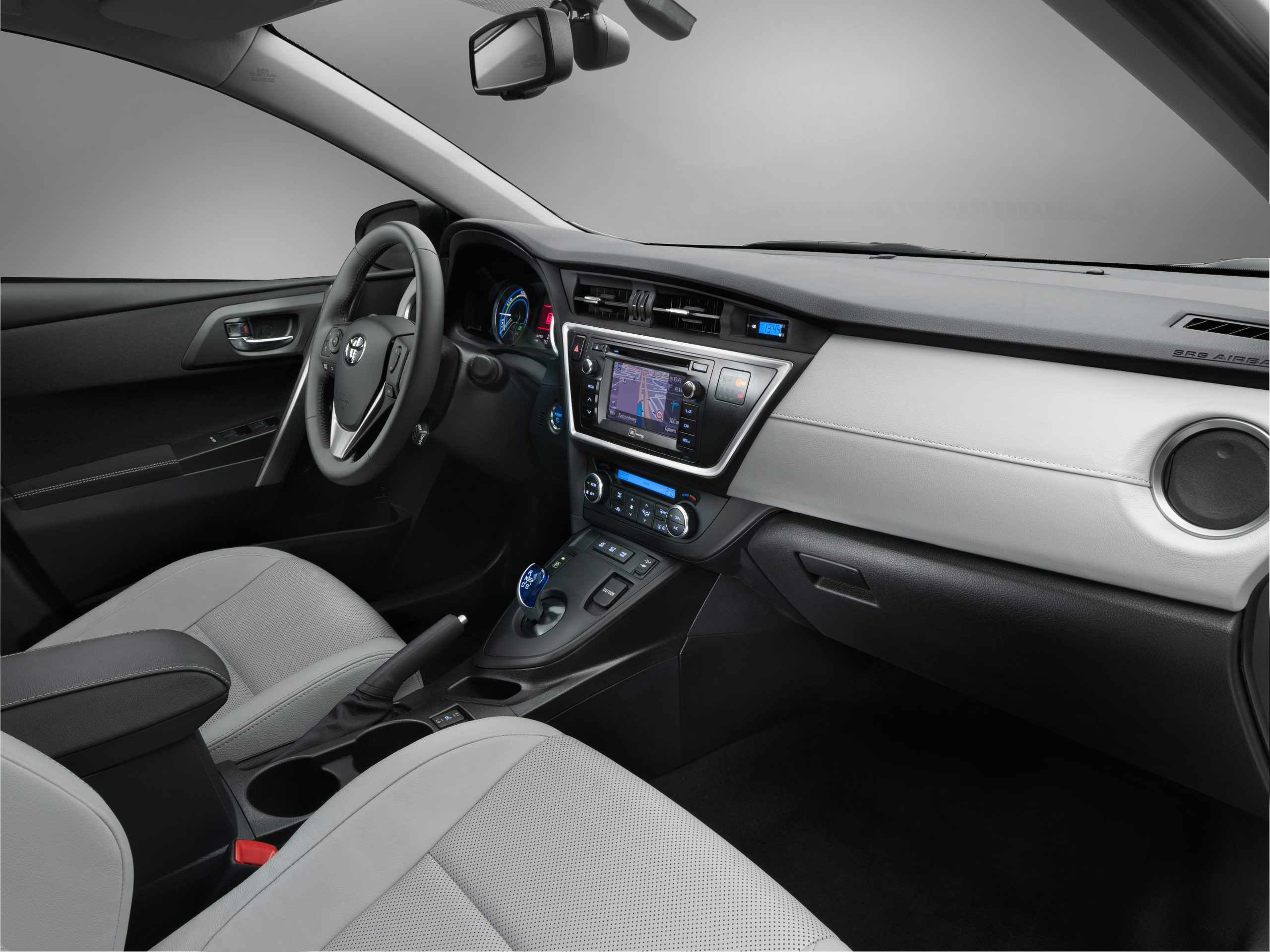 Toyota_Auris_013